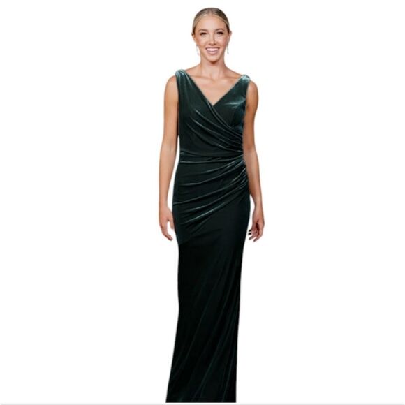 Revelry Dawson Crushed Velvet Ruched Gown in Emerald Green Size 12 - Picture 4 of 16
